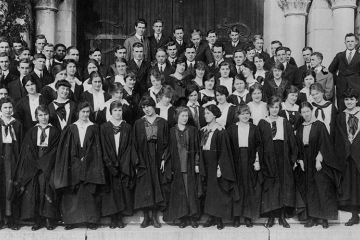 A 1916 archival photo of members of Arts 1920.