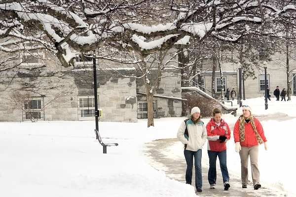 Students walking around campus after a snow storm. (University Relations)