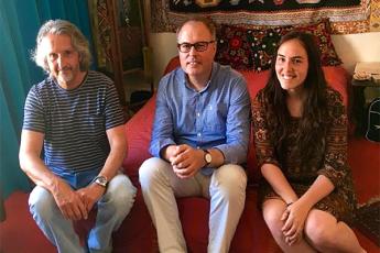 From left to right: Doug Kaye, former neighbour of guitarist legend Jimi Hendrix, Dr. Christian Lloyd, Academic Director of the BISC, and Jena Hudson (ArtSci’18), USSRF fellow, sit on Jimi Hendrix’s bed in his former apartment while conducting a research interview.