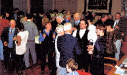 crowd2.gif (25481 bytes)