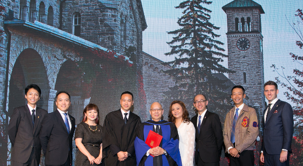 Honorary degree recipient Justice Pang with volunteer members of the Hong Kong Alumni Branch
