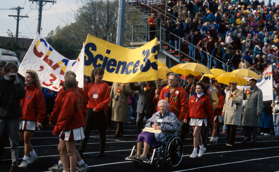 Homecoming parade featuring alumni from the class Science'33.