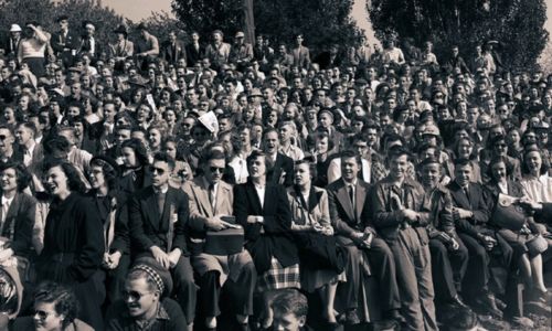 Black and white archive photo of alumni at Homecoming.