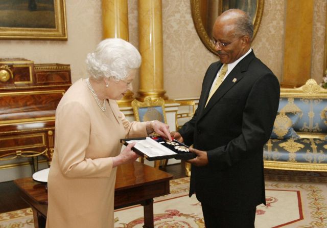 Queen Elizabeth in Buckingham Palace with Sir Kenneth Hall