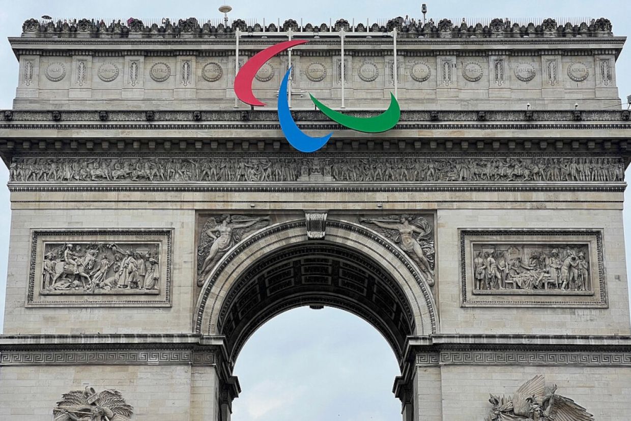 Arc du Triomphe in Paris showing the Paralympic rings