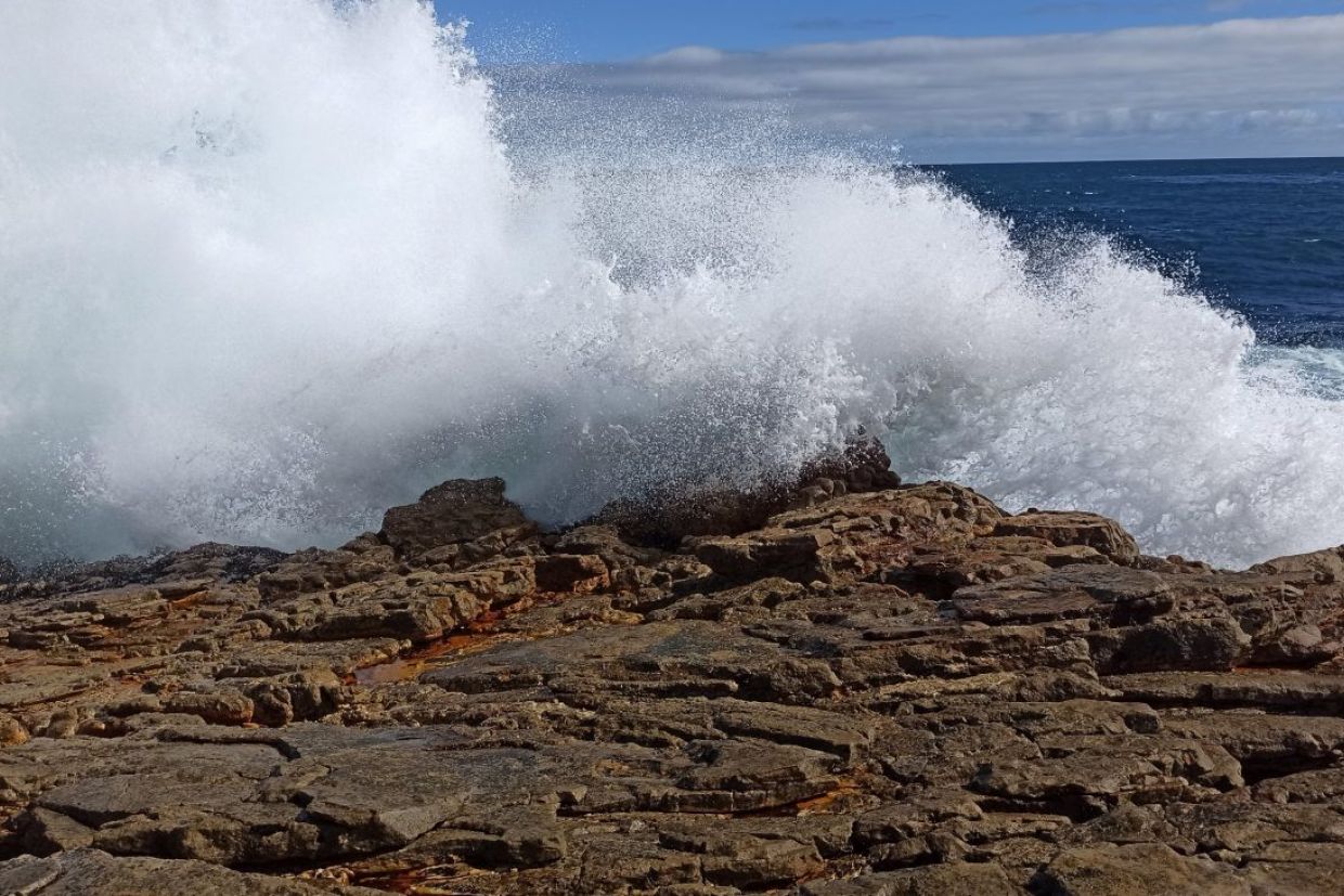 Waves washing up on rocks