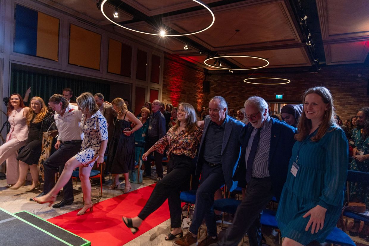 People performing the Oil Thigh