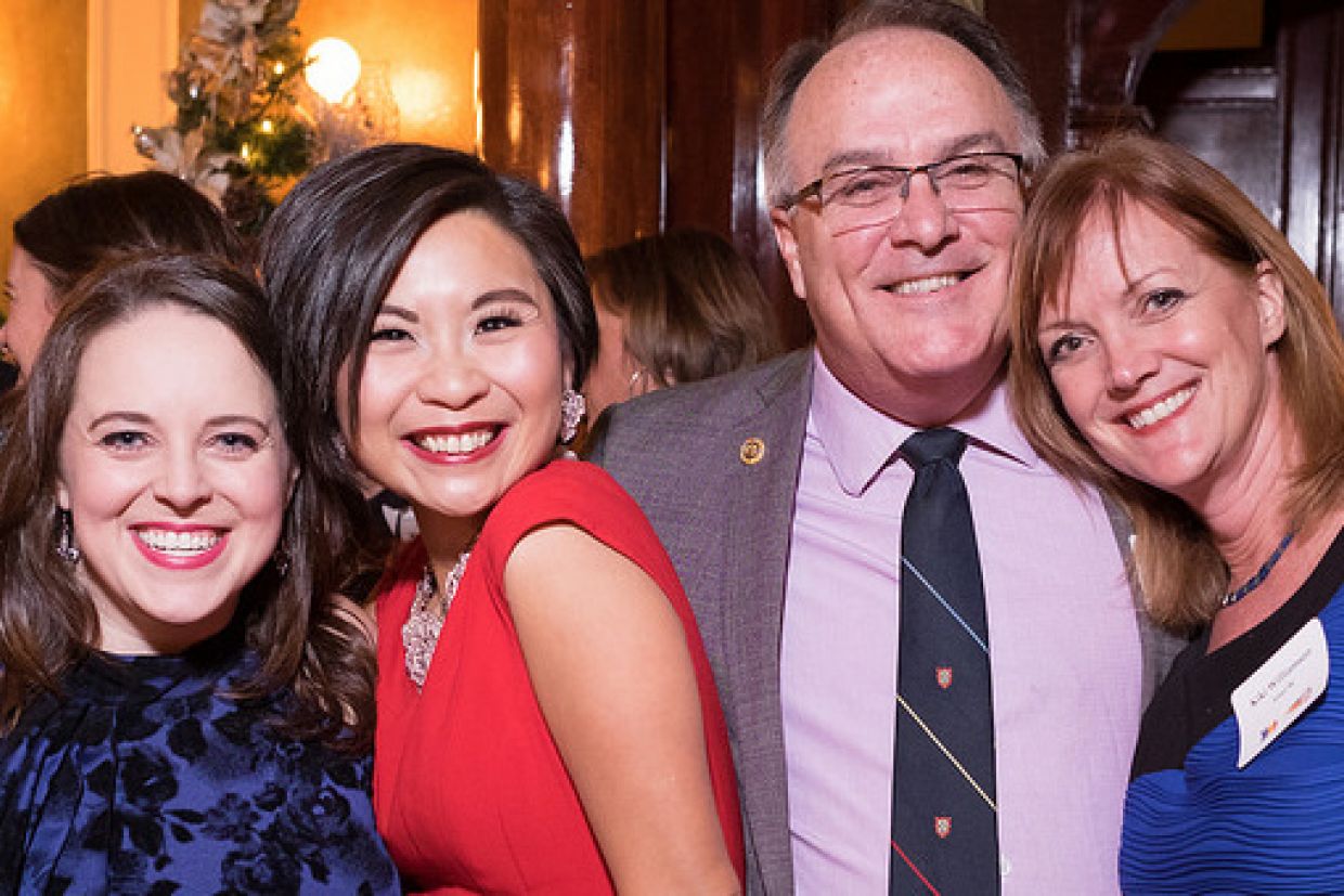 A group of Calgary Alumni at a pub. 