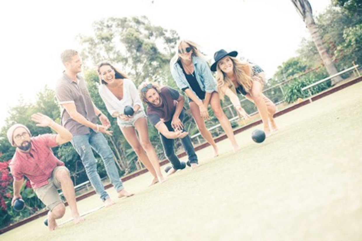 Picture of people lawn bowling
