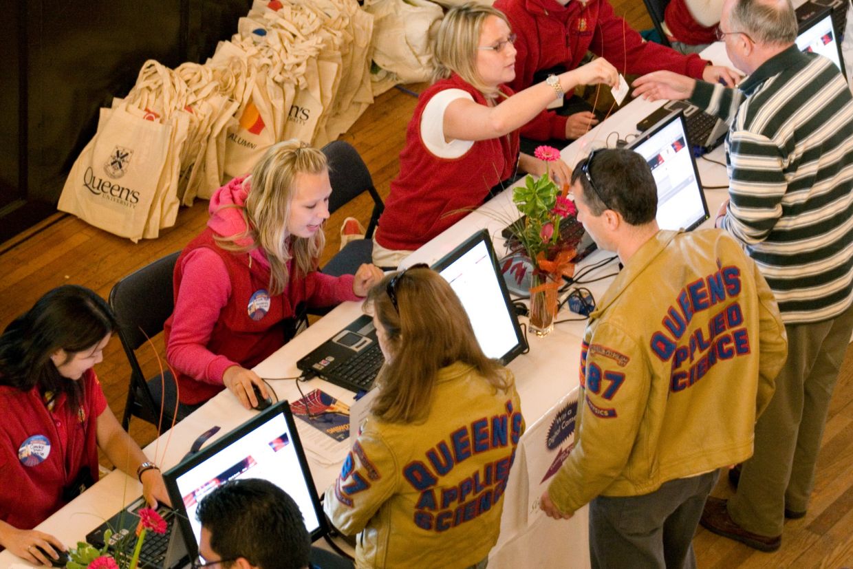 Homecoming registration volunteers