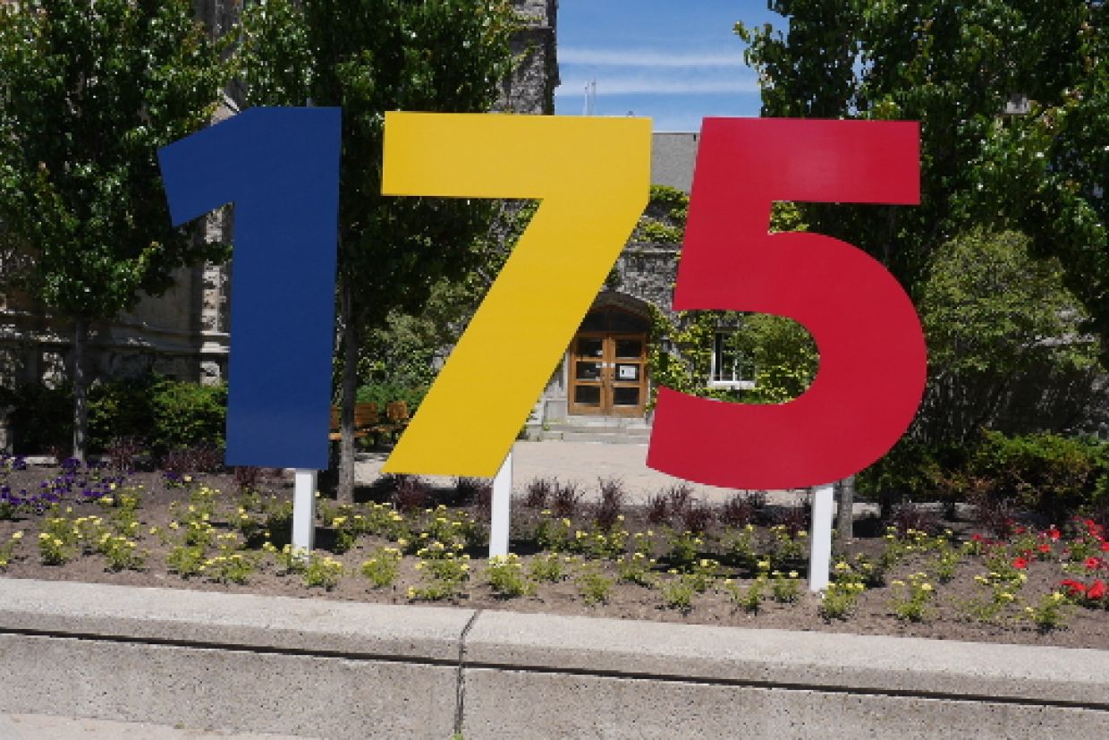 [175th Birthday sign on Union Street]