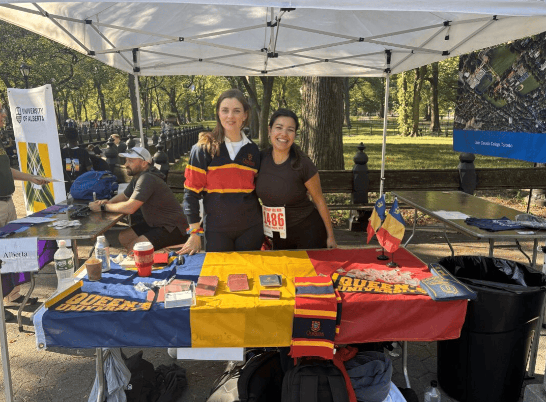 Alumni posing at the Queen's table at the Terry Fox Run in Central Park.