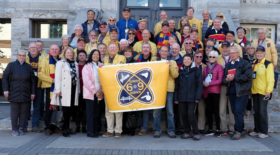 Sc'69 gathered in front of Ellis Hall for their class photo.