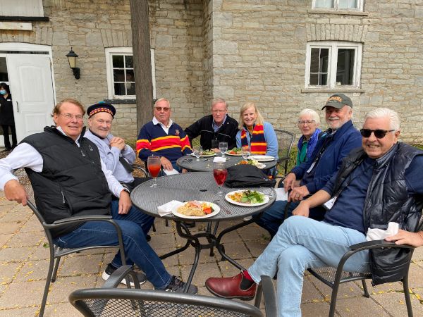 Members of Arts,Com,PHE'71 enjoying a meal together