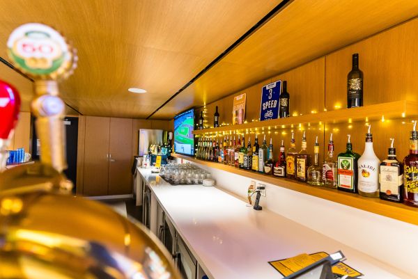 Photo of the bar at the Queen's Pub