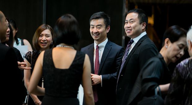 Alumni networking at the Hong Kong reception 