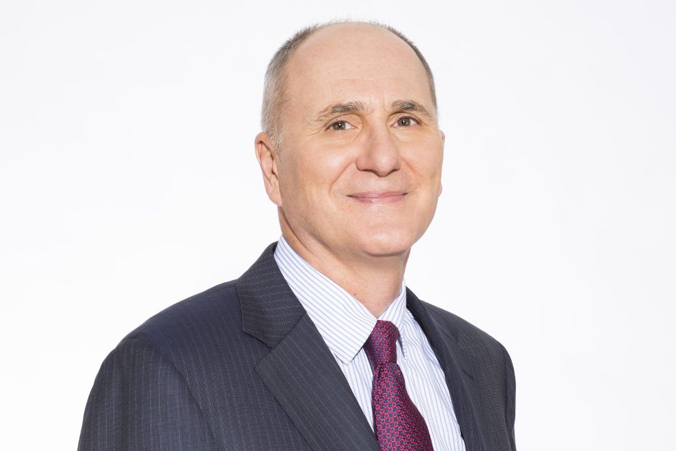 Alumnus and sportscaster Chris Cuthbert
