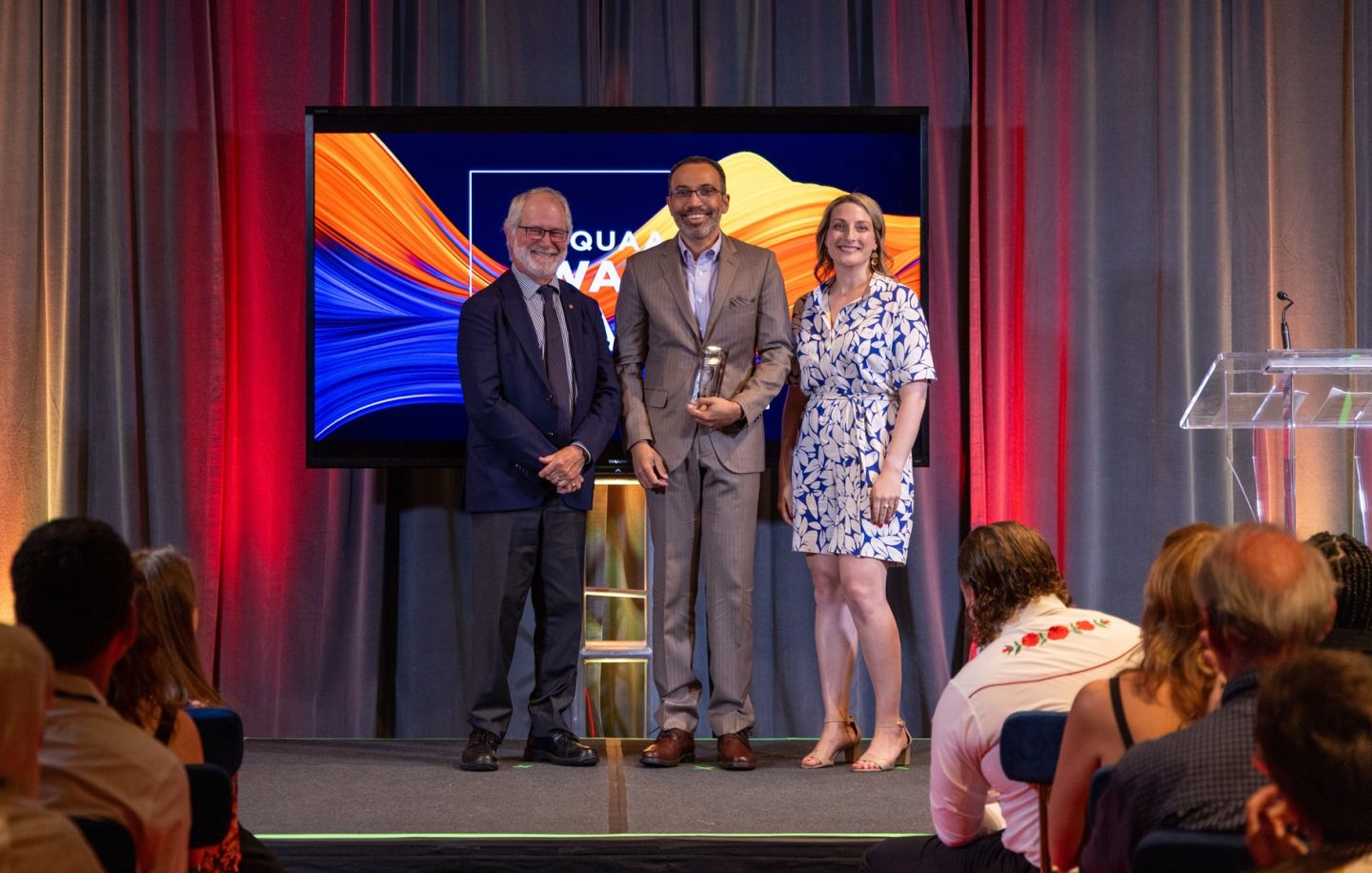 Queen’s Principal Patrick Deane and QUAA President Allison Williams present Edward Thomas with the Equity, Diversity, Inclusion, and Indigenization Alumni Award at the 2025 QUAA Awards Gala in Toronto. 