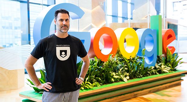 Scott Palmer in front of a Google sign.