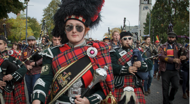 Homecoming Alumni Parade