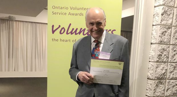Photo of Jim Craig accepting his ontario volunteer service award