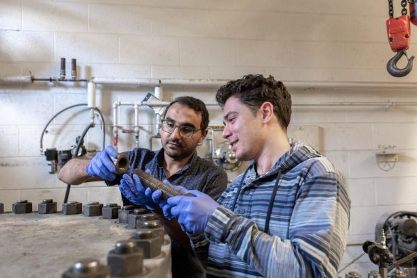 Students assemble mechanical parts 