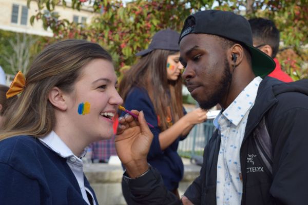 QSAA member paints a flag on alumni's face
