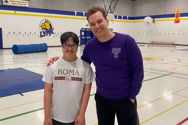 Artsci’15 alumnus Justin Heenan with a student