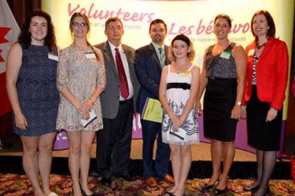 Taylor Jennings, Artsci'15, receives an Ontario Volunteer Service Award