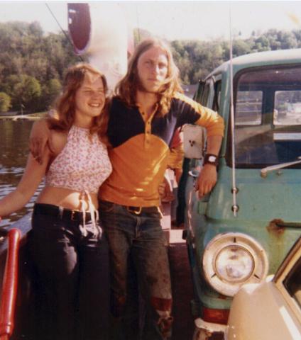Douglas Bradley and Cornelia Wagner, leaning against a VW van, in 1971