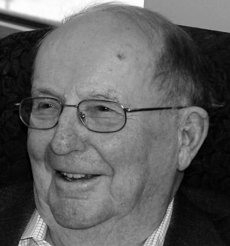 Black and white photo of Fred Campling – from the neck up, wearing glasses.