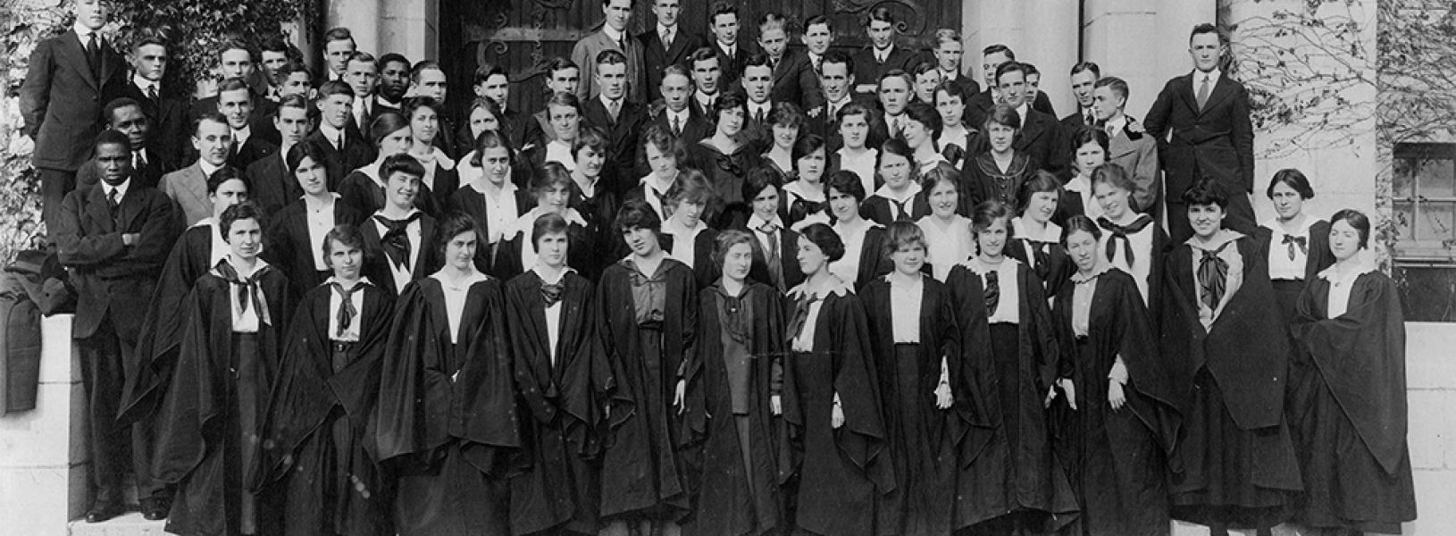 A 1916 archival photo of members of Arts 1920.