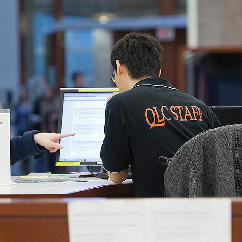 Student employees assist fellow students in the Queen's Learning Commons at Stauffer Library