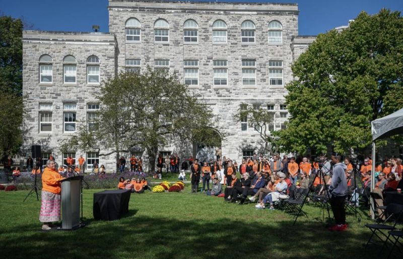 Kanonhsyonne (Janice Hill), Associate Vice-Principal (Indigenous Initiatives), shares her thoughts on the importance of the National Day for Truth and Reconciliation and our commitment to ongoing listening and learning.