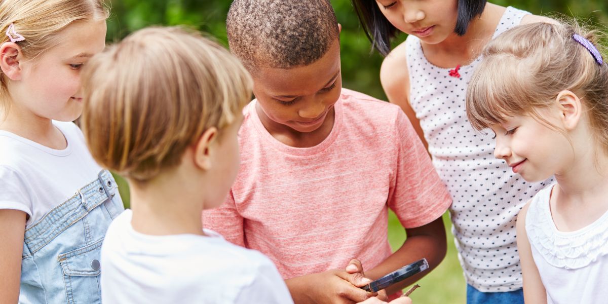 Kids with a magnifying glass.