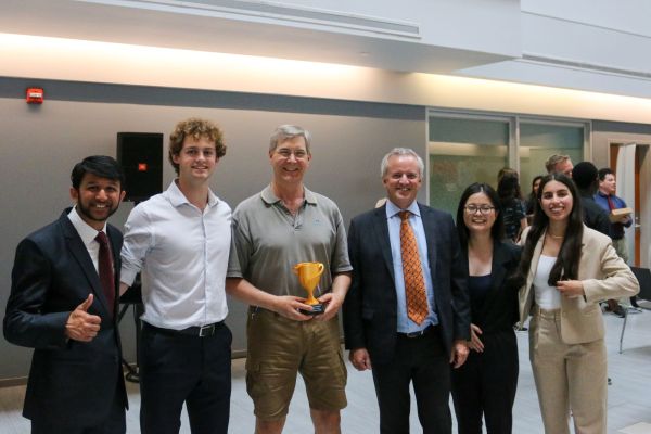 L-R: Jay Patel, Brock Newell, Francis Nedvidek (menton), Greg Bavington, Mia Hao, Yasi Shahidian.