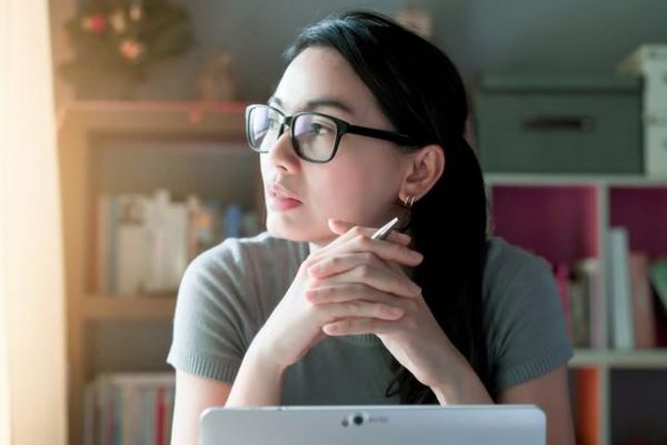 Yes, online learning can teach you to think