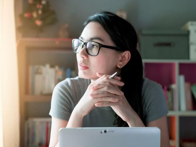 Yes, online learning can teach you to think