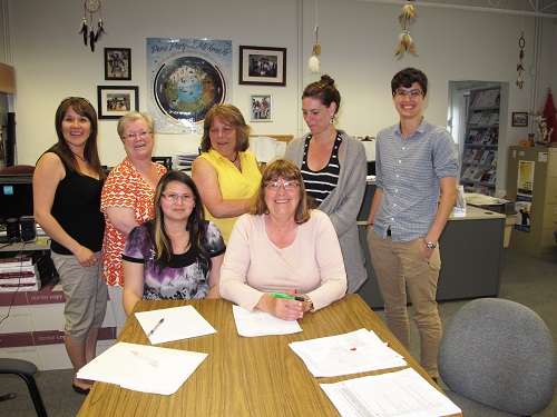 On the far right, project manager and research assistant Laura Schaefli visits the Newfoundland Aboriginal Women's Network in Stephenville, Newfoundland. 