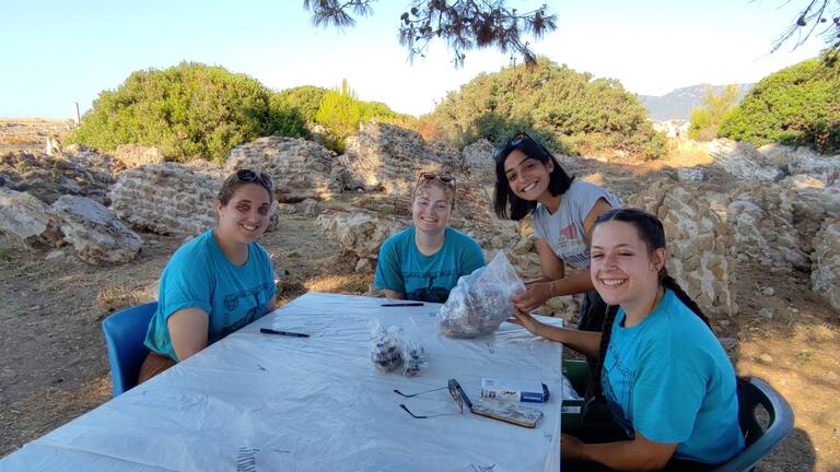 Students at Nora dig site