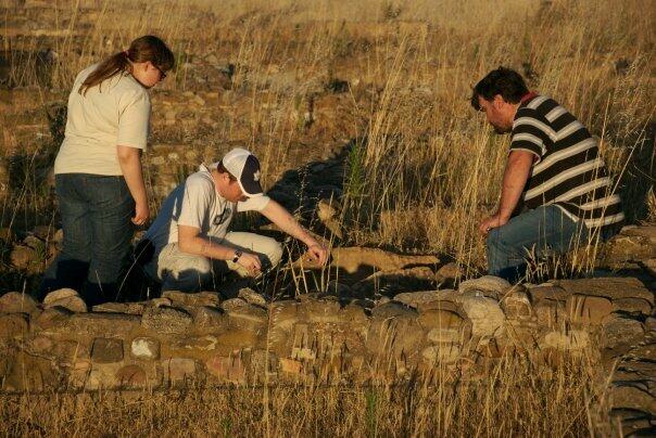 Students working at Matera excavation site.