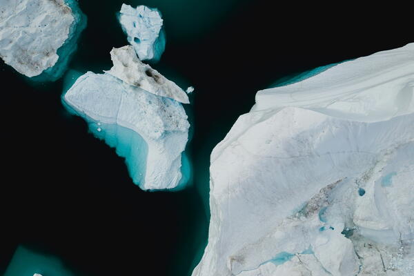 Melting icebergs 