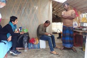 Bangladeshi Migrants discuss inadequate housing with Reena in Manolada, Greece
