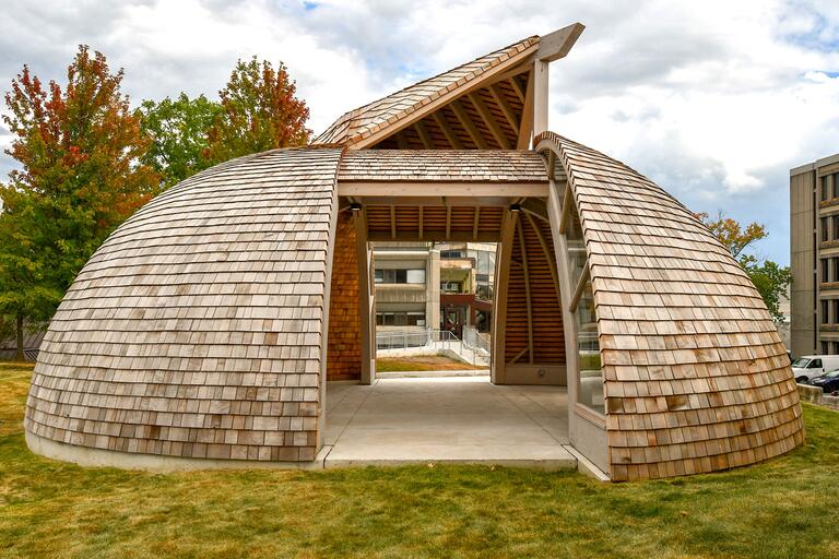 [side view of the gathering space]