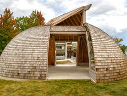 [side view of the gathering space]