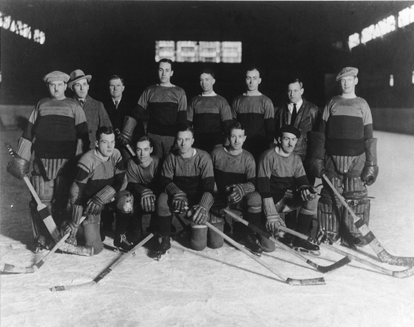 [photo of Queen's senior Ontario Hockey Association team, 1929-1930]