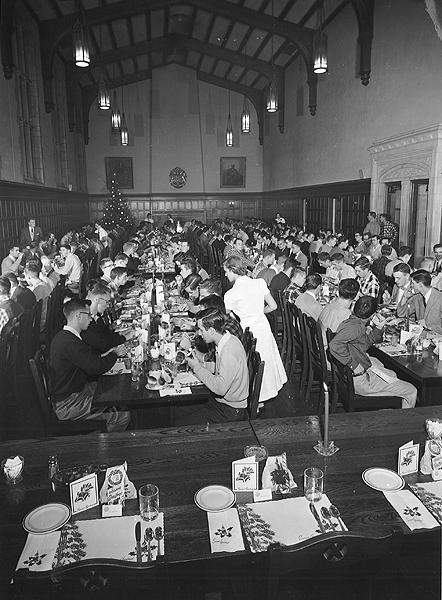 [photo of a dinner held in Wallace Hall]