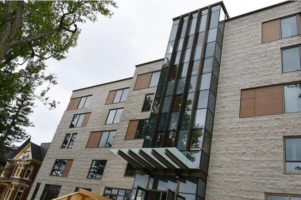 Exterior image of the Endaayaan – Tkanónsote Residence building. Go to campus map.