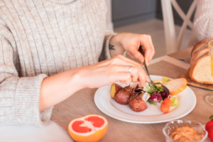 Cutting food on plate