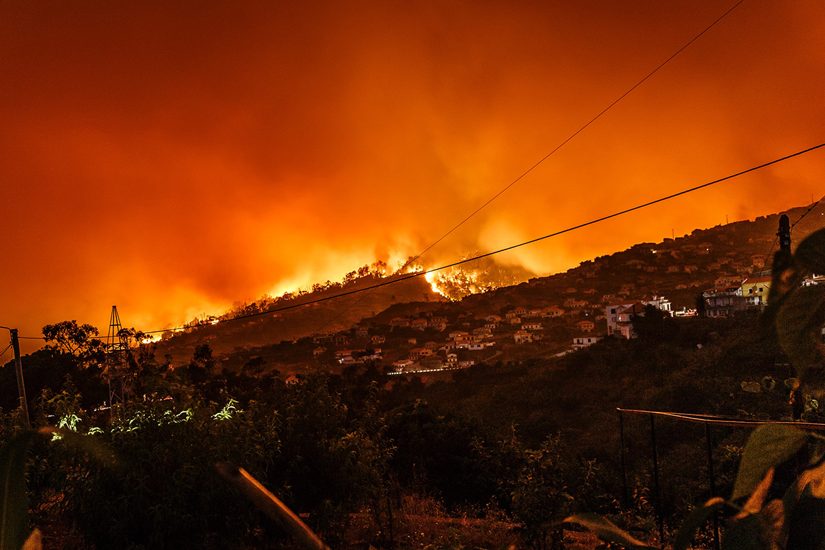 Wildfire in Portugal threatens a town